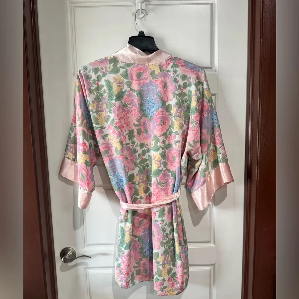 Victoria's Secret Pastel Floral Satin Robe - Picture 4 of 9